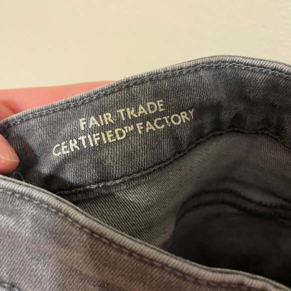 🔥 Universal Thread™ | Women's Distressed Gray Mid-Rise Skinny Jeans 6/28R - Picture 3 of 7